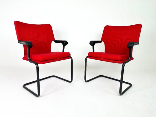 Een paar Marcatre UNO stoelen