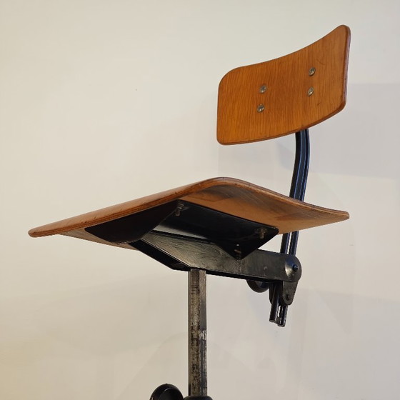 Image 1 of Vintage Ahrend tekenstoel