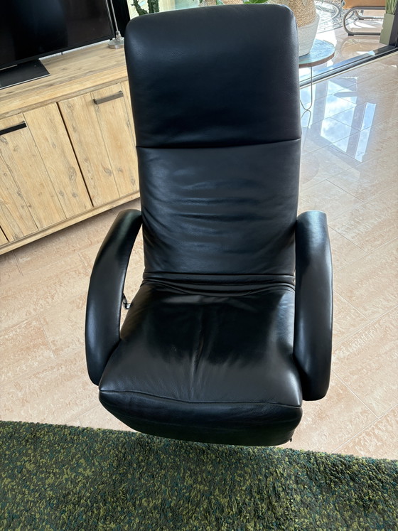 Fauteuil design Jori Yoga – Leather (photo 5 of 6)