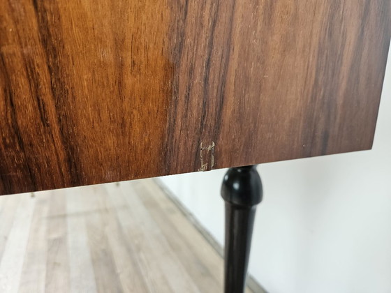 Image 1 of Aparador de caoba de mediados de siglo de 1960 con tapa de cristal