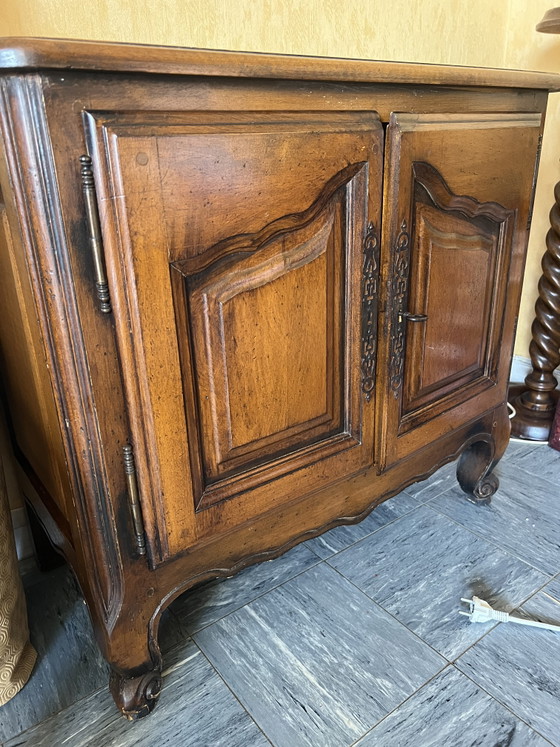 Image 1 of Antiker niedriger Aufbewahrungsschrank mit 2 Holztüren