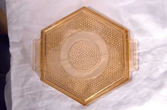 Art-déco-Servierplatte aus gepresstem Glas, sechseckig, rosa-orange, 27 cm – Tafelgeschirr (photo 11 of 11)