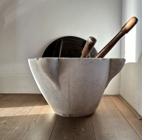 Image 1 of Grote Franse marmeren vijzel 19e met deksel met twee stampers