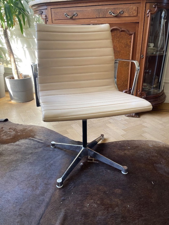 Image 1 of Chaise Eames originale des années 60-70 avec étiquette