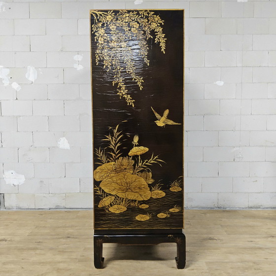 Image 1 of Mobiletto cinese d'epoca con uccelli e fiori rossi e dorati, stile bohémien / mobiletto orientale / mobiletto asiatico
