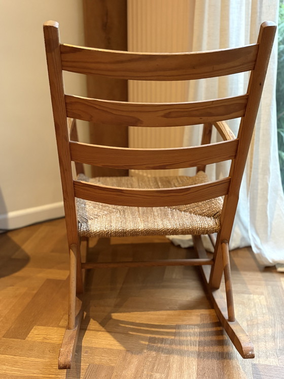 Image 1 of Sedia a dondolo in legno e corda di carta Design scandinavo