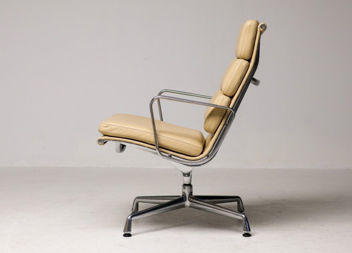 Eames Vitra EA 216, beiges, doppelseitiges Leder, nahezu neuwertiger Zustand