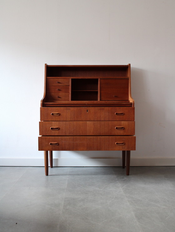 Image 1 of Scrivania danese vintage in teak