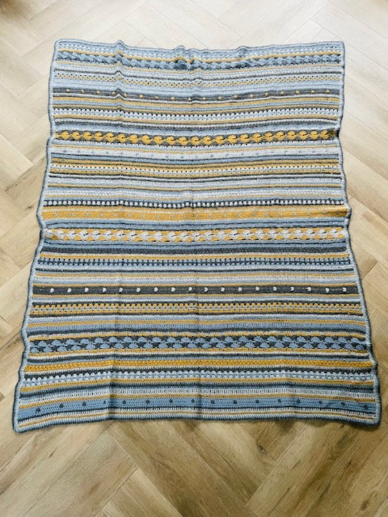 Image 1 of Scandinavisch handgemaakt gehaakt kleed in blauw, grijs en oker