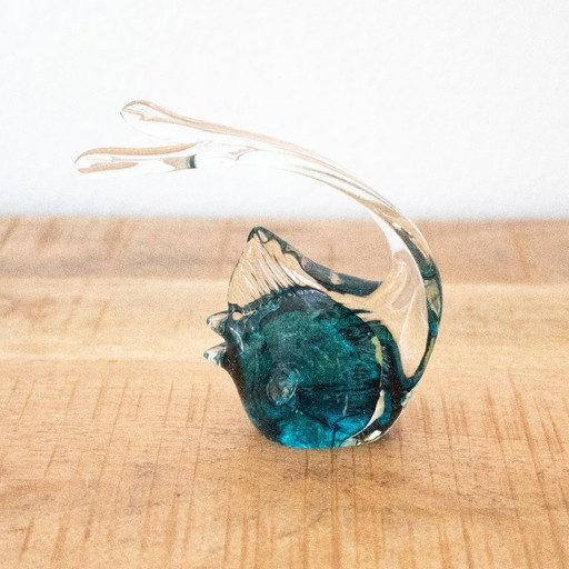 Briefbeschwerer aus Glas in Fischform: Schreibtischdekoration im Murano-Stil