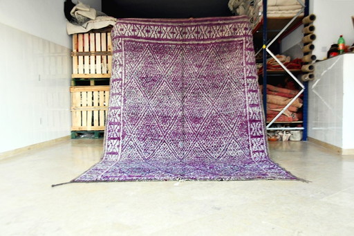 Alfombra marroquí vintage morada Beni M'Guild – 280 x 200 cm