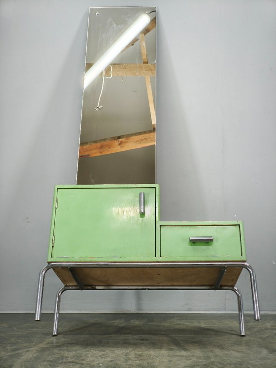 Image 1 of Bauhaus groene kaptafel met spiegel en chromen frame, Tsjechoslowakije jaren 1930