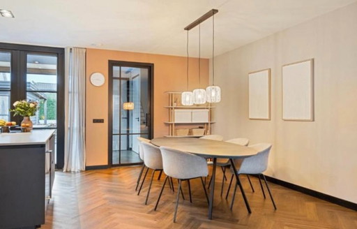 Oval dining table studio HENK