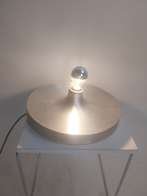 1x 1970er Space Age Aluminium Scheiben Wand-/Deckenleuchte 35cm Durchmesser 7cm Tief im Stil von Charlotte Perriand