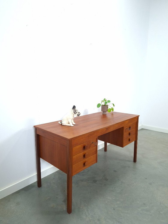 Image 1 of Teak vrijstaand bureau met lade uit Denemarken