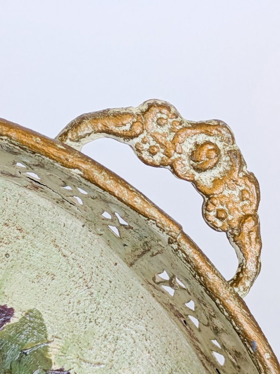 Vassoio ovale in metallo con decorazione decoupage di viole del pensiero viola e gialle – Oggetti decorativi (photo 7 of 14)