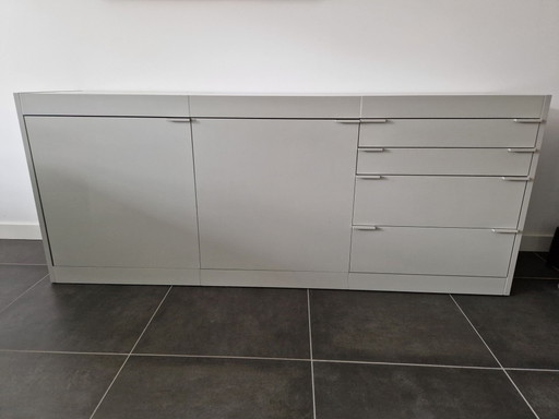 Pastoe Sideboard grau L Serie mit Gebrauchsspuren.