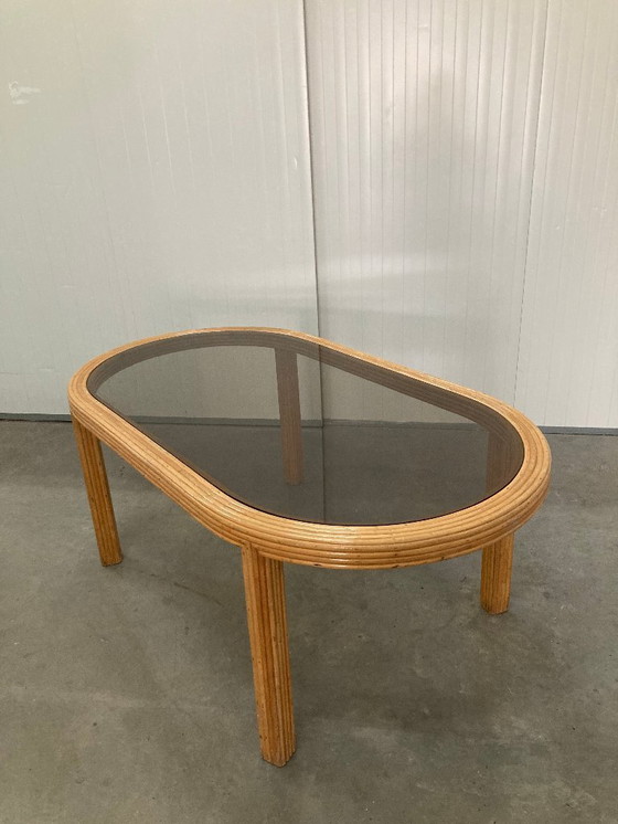 Image 1 of Table de salle à manger ovale en rotin et bambou avec plateau en verre fumé, 1970