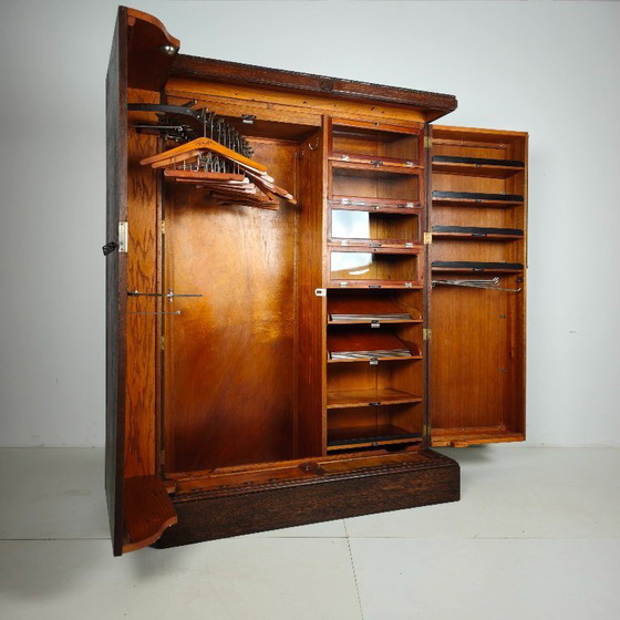 Compactom Herrengarderobe aus den 1930er Jahren, Modell Nr. 702, in Brauneiche. – Kleiderschränke, Wood (photo 13 of 15)