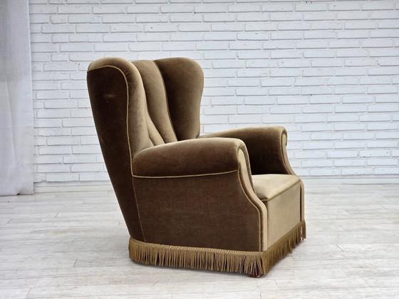 Image 1 of Sillón danés de los años 60, estilo relax, tapizado en terciopelo verde oscuro y madera de fresno.
