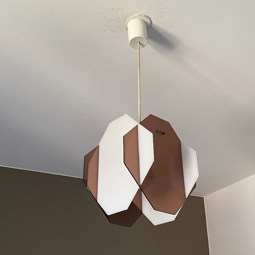 Lampada a sospensione in stile era spaziale. 1970. Plexiglas.