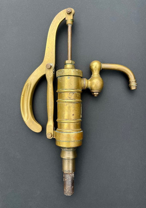 Massive Marine-Handpumpe aus Messing