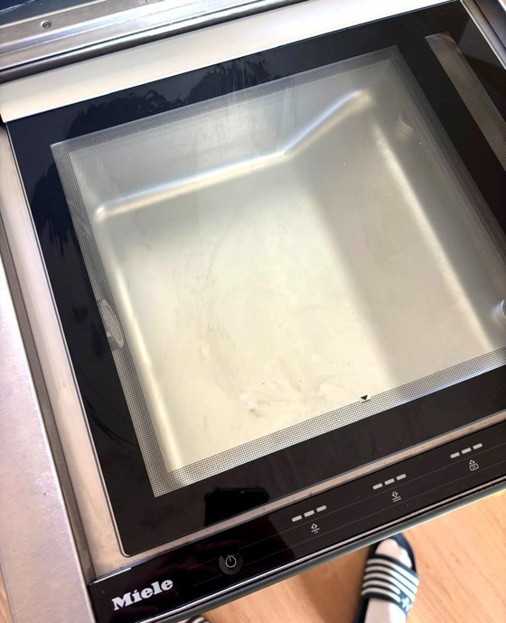 Image 1 of Aspirapolvere a cassetto Miele EVS 7010 – come nuovo – nero (OBS)