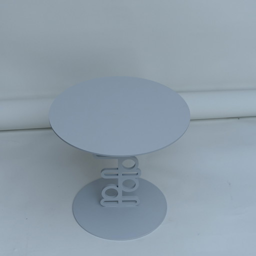 Side table Ken by Marcel Wanders for Quodes - Timeless Design in Light Gray RAL 7035