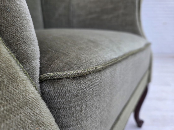 Image 1 of Fauteuil danois des années 60, velours vert, pieds en hêtre.