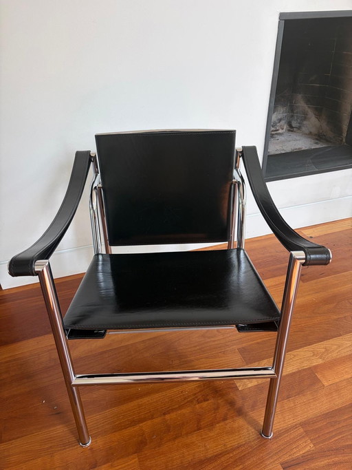 Twee Cassina LC1 stoelen van Le Corbusier