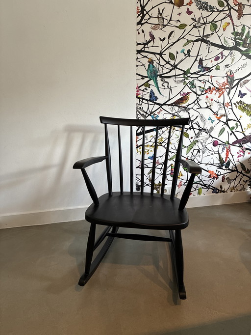 Sedia a dondolo nera vintage