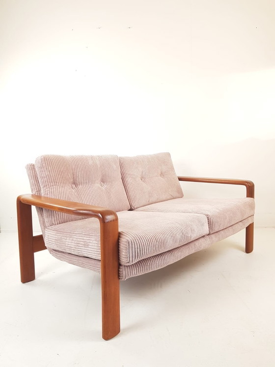 Image 1 of Panca vintage in teak con tessuto a coste rosa chiaro | Panca in legno rosa