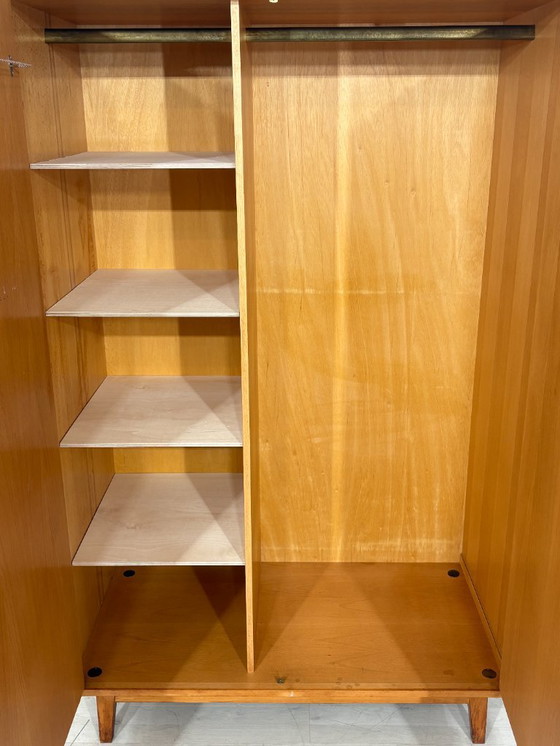 Image 1 of Magnifique armoire vintage / meuble en bois / armoire à linge / meuble de style années 50