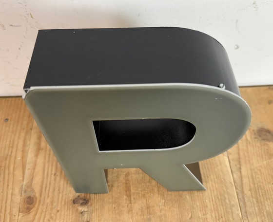 Image 1 of Lettre R lumineuse grise vintage, années 1970