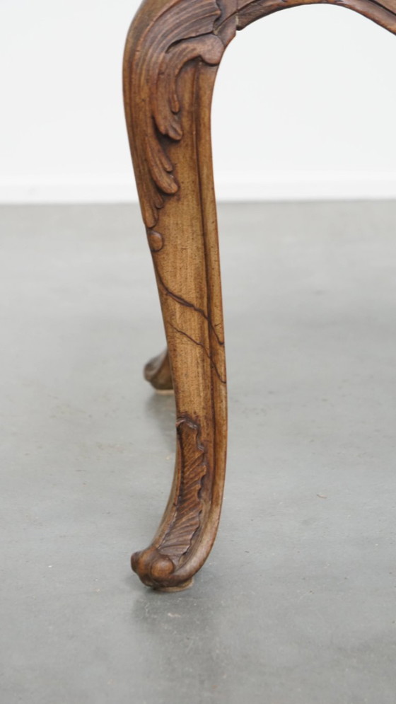 Image 1 of Ancienne table d'appoint carrée française de la fin du XVIIIe siècle avec cadre en bois et plateau en marbre