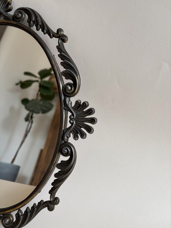 Image 1 of Specchio ovale vintage con cornice in ottone