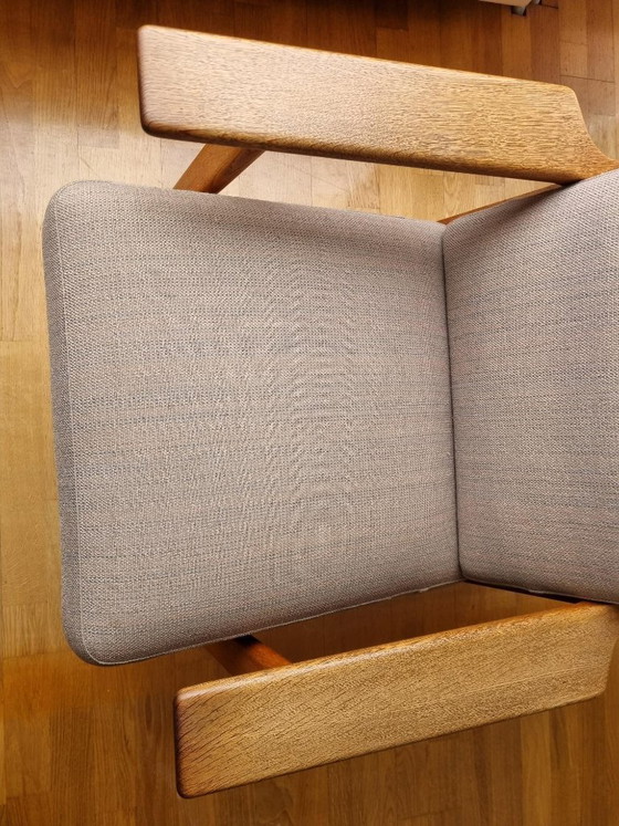 3 Sillones Hans Wegner y Mesa de Centro Tuck – Wool (photo 14 of 16)