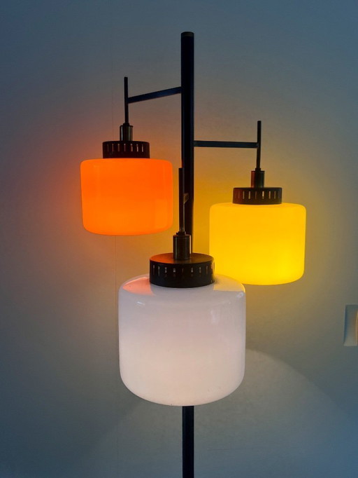 Messing en glazen vloerlamp met wit marmeren voet van Stilnovo, 1950