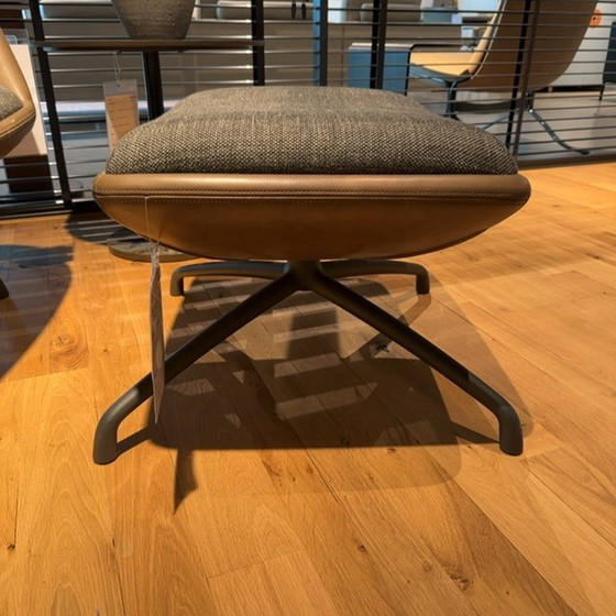 Image 1 of Eyye Puuro fauteuil met poef