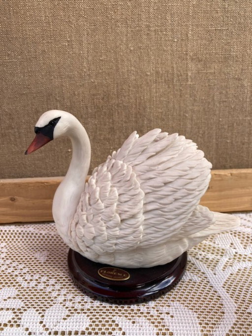 Statuette, swan on pedestal, signed Giuseppe Armani, 1990, Florence