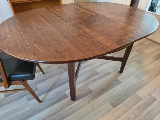 Image 1 of Solid pine dining table – Oval/round and extendable