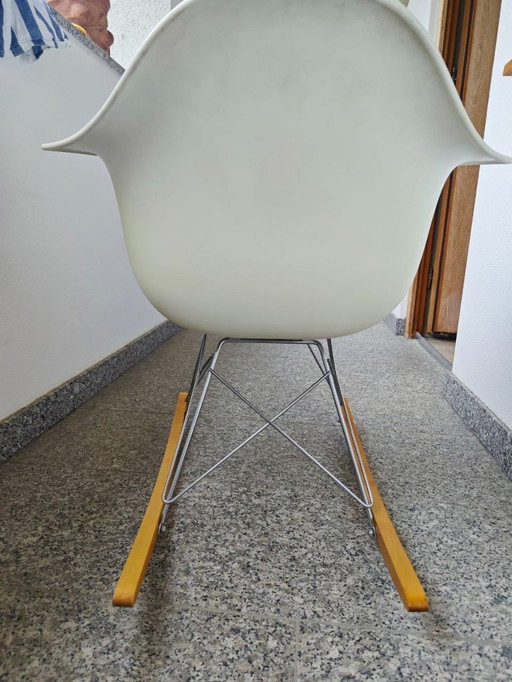Eames RAR Rocking Chair (White, Polypropylene) – Rocking Chair