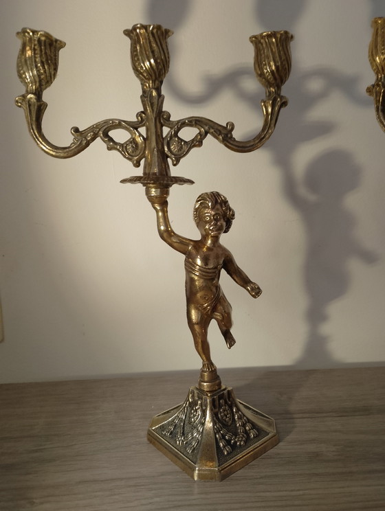 Image 1 of Paar bronzen kandelaars met putti, Franse kunst, Lodewijk XVI-stijl, 19e eeuw
