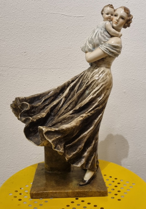 Sculpture la mère et l'enfant par A Voltanetti pour Capodimonte 