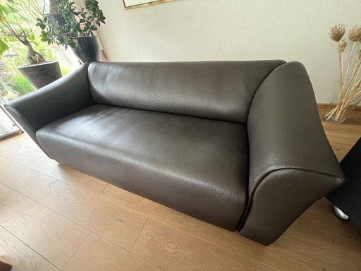 Coin salon De Sede : canapé à deux places, canapé à trois places et fauteuil avec ottoman