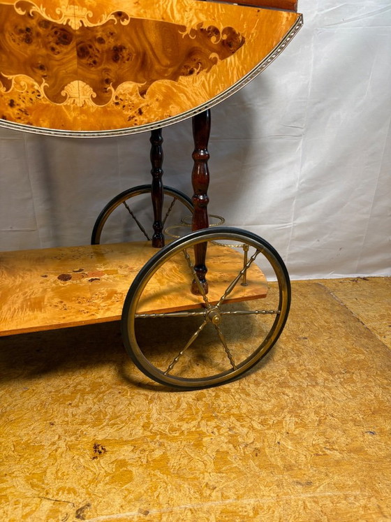 Vintage Italiaanse Sorrento Inleg Walnoot Serveerwagen | Circa jaren 70 | Koperen Details. – Wood (photo 10 of 13)