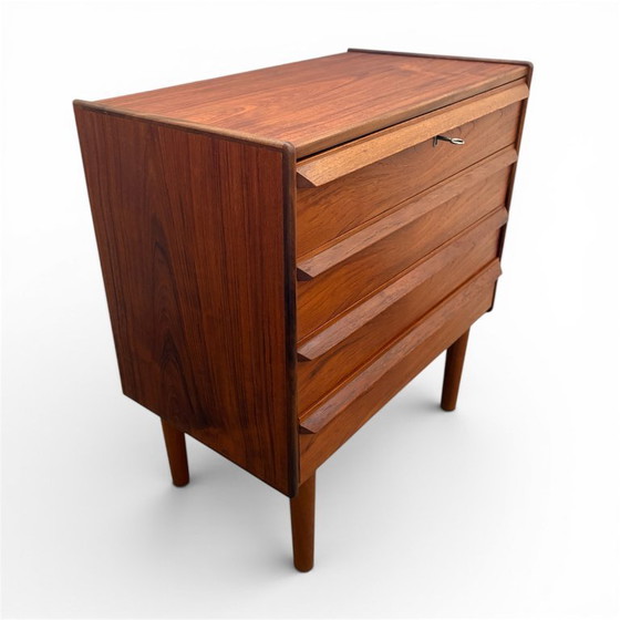 Image 1 of Vintage teakfineer 4 ladekast uit Zweden