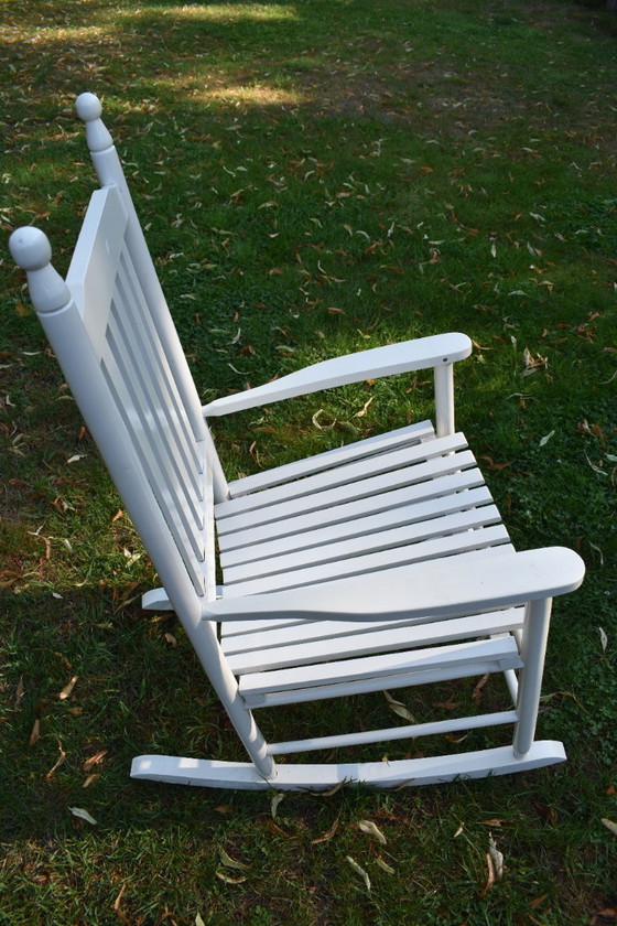 Image 1 of Chaise à bascule classique en bois blanc
