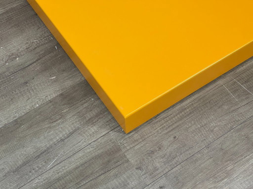 Design coffee table orange