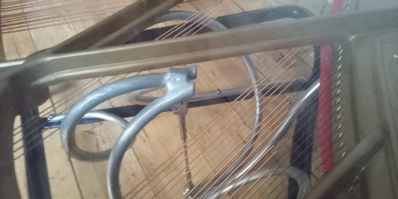 Image 1 of Zwevende babyvleugel salontafel – een uniek kunstwerk dat de aandacht trekt.